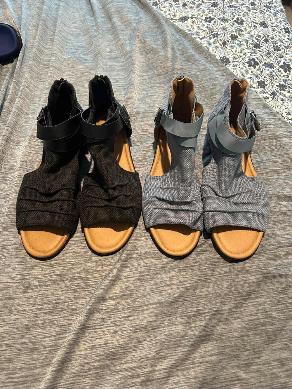comfortview Women's payton shootie Sandals in Black and Blue